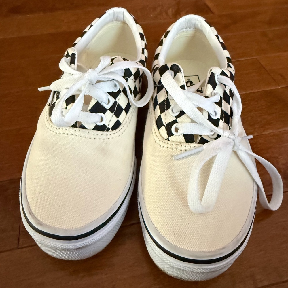 Kids’ Vans - Picture 4 of 6